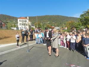 Otvoritev povezovalne ceste in avtobusnega postajališča pri Osnovni šoli Semič 9